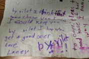 유기묘의 목에서 발견된 아이의 눈물 젖은 편지