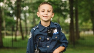 경찰견을 위해 방탄복을 구매한 9살 소년