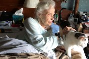 101세 할머니가 19살 노령묘를 입양한 이유